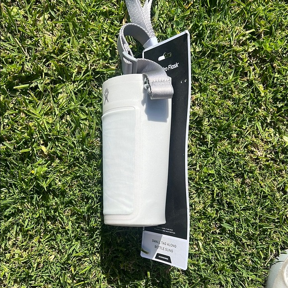 Hydro Flask Small Tag Along White Bottle Sling New - Picture 8 of 16